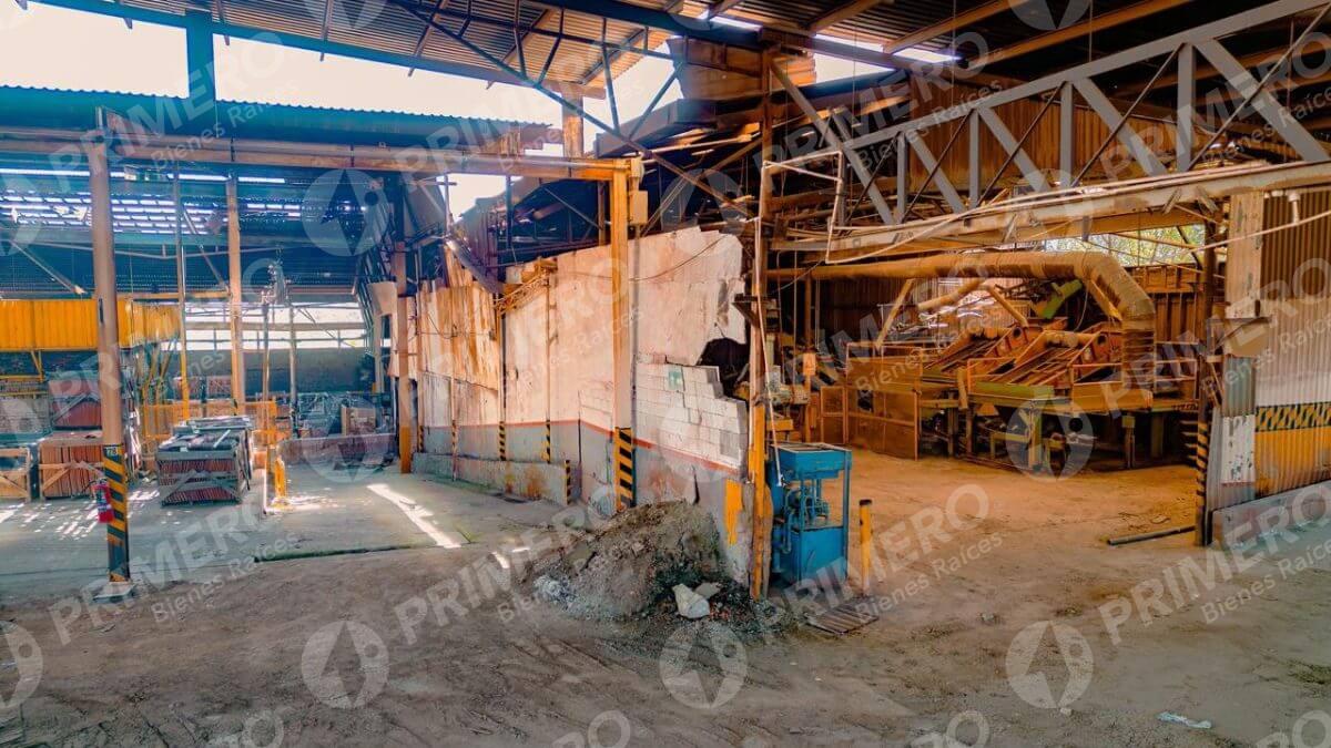 Propiedad Industrial en Tecate PMR-2744